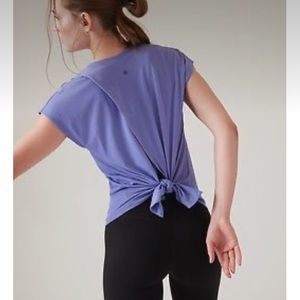 Athleta Explore Tee NWOT Large